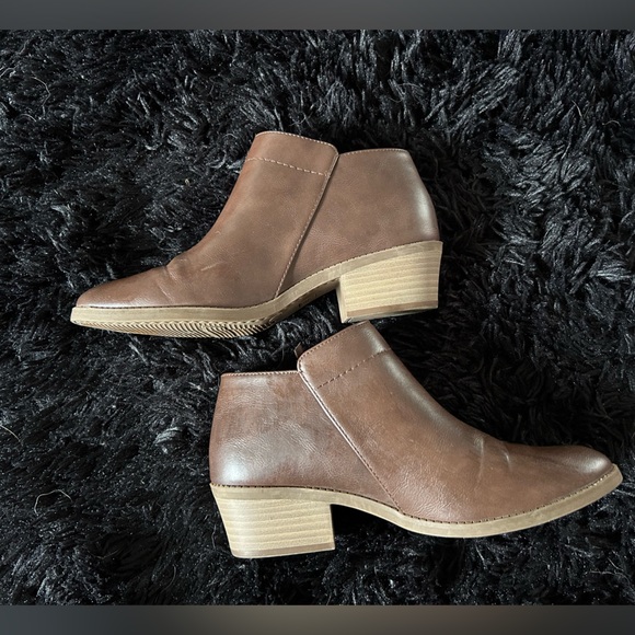 Time and Tru Ankle Boot - Picture 3 of 5